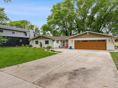 15 Country Club Pl, Clear Lake, IA, 50428