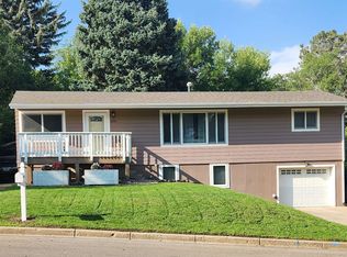 205 12th Ave NE, Minot, ND 58703