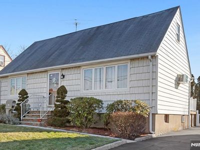 340 Kipp Ave, Elmwood Park, NJ, 07407