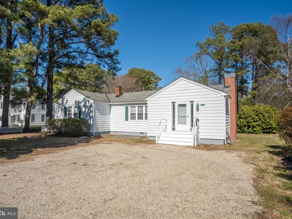 194 King Carter Dr, Irvington, VA 22480