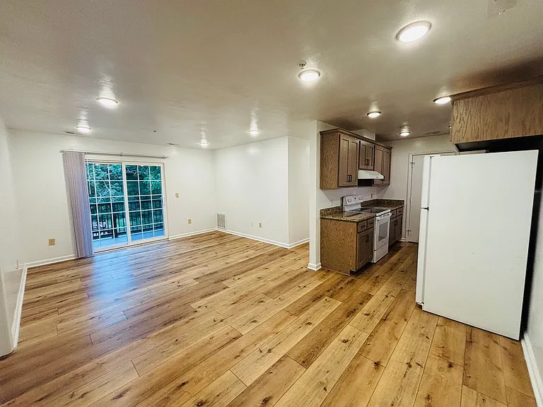 927AB - 410 Houston St. - DM — Photo 102