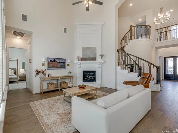 10042 Deidehban Dr, Boerne, TX 78006