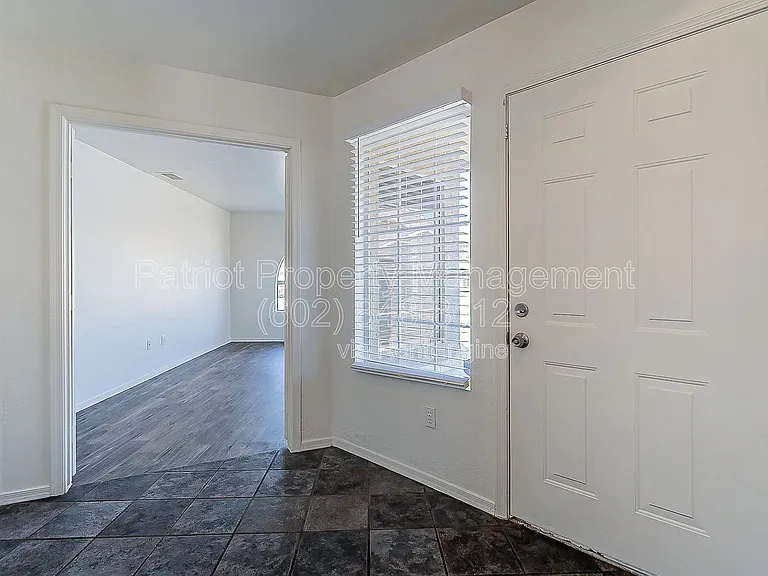 11309 N 89th Dr — Photo 3