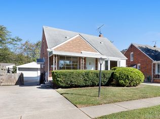 13460 Chestnut St, Southgate, MI 48195