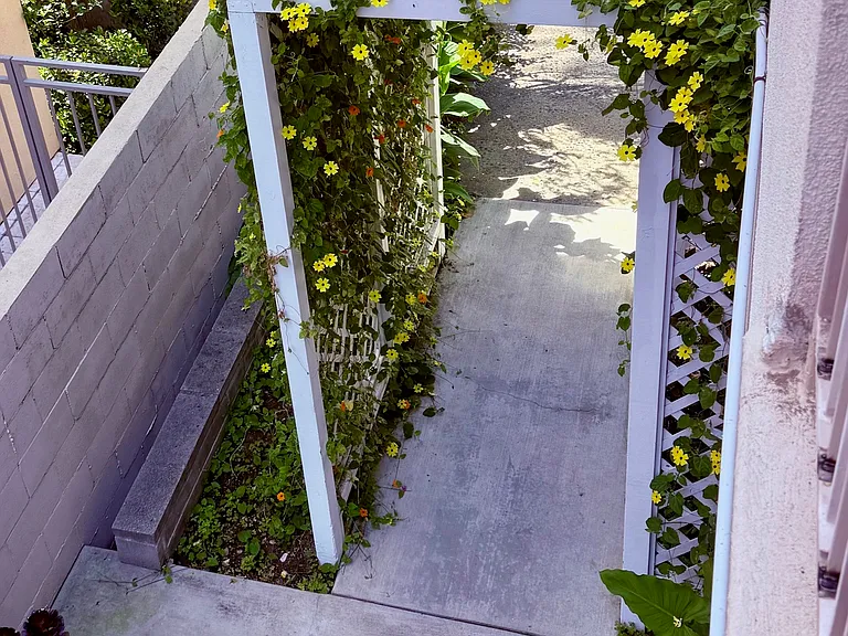 11748 Mayfield Ave #5 — Photo 20