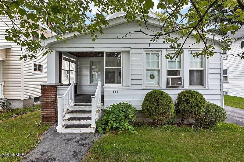 2nd image of 889 Oregon Avenue