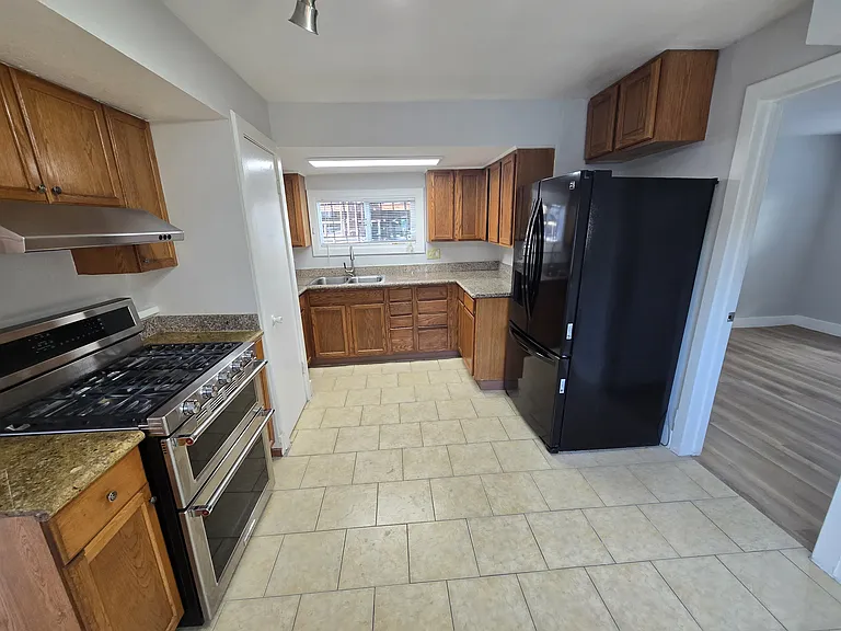 2928 Schyler St — Photo 21