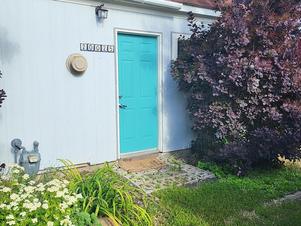 Cute cottage, 2 bedroom one bath, entrance.