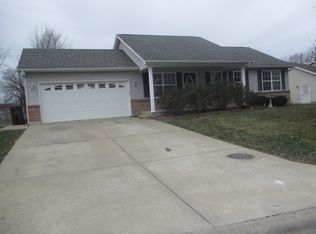 125 Derek Dr, Hawk Point, MO 63349