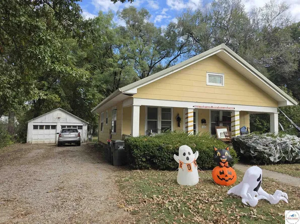 409 E Green St, Clinton, MO 64735