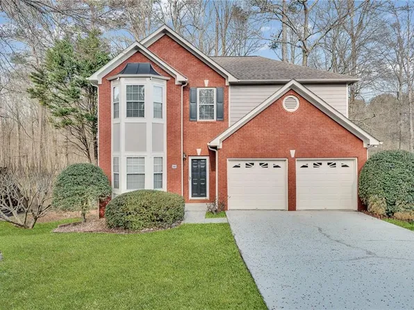 880 Walnut Creek Dr NW, Lilburn, GA 30047