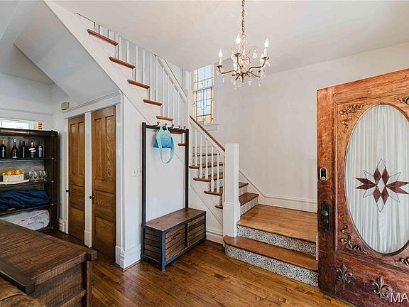 4th image of 904 Dover Pl