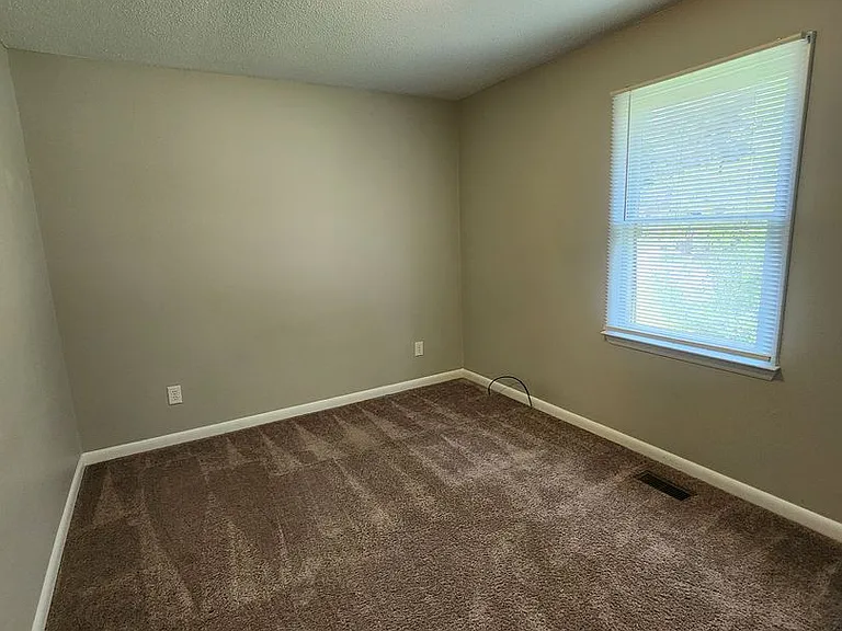 6701 Vaughn Rd — Photo 18