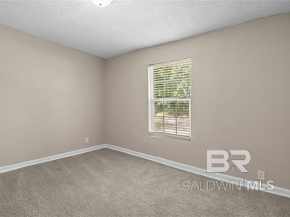4th image of 507 Heritage Dr E