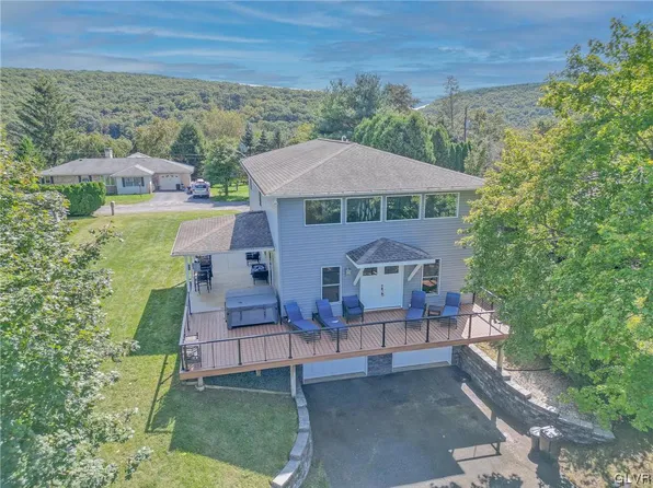 14 Elizabeth St, Tamaqua, PA 18252