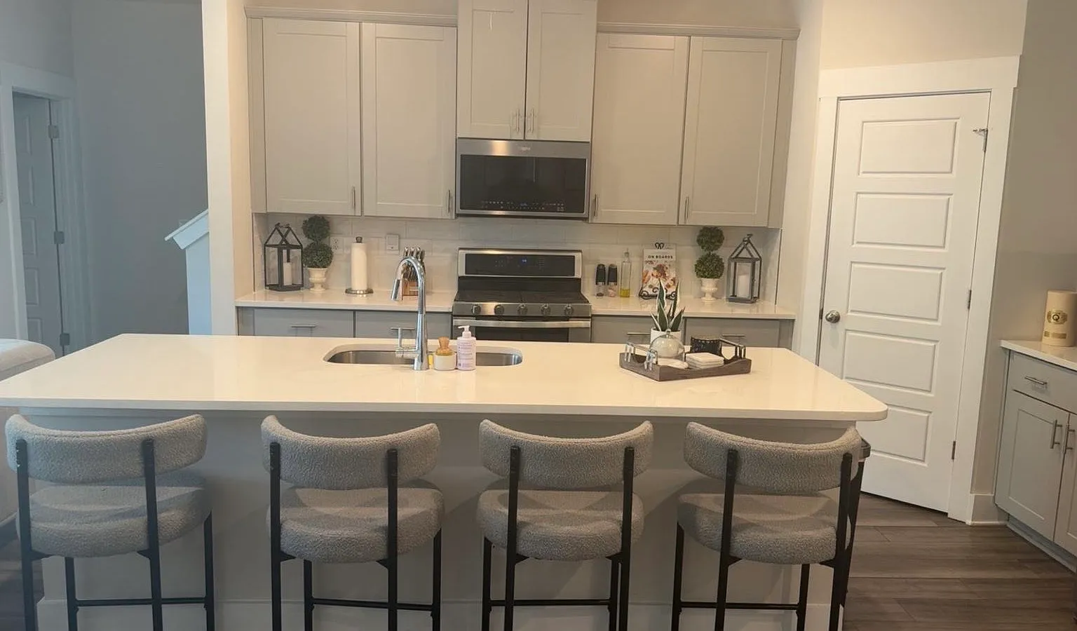 3 bed, 1818 sqft, $2,350 — Photo 4