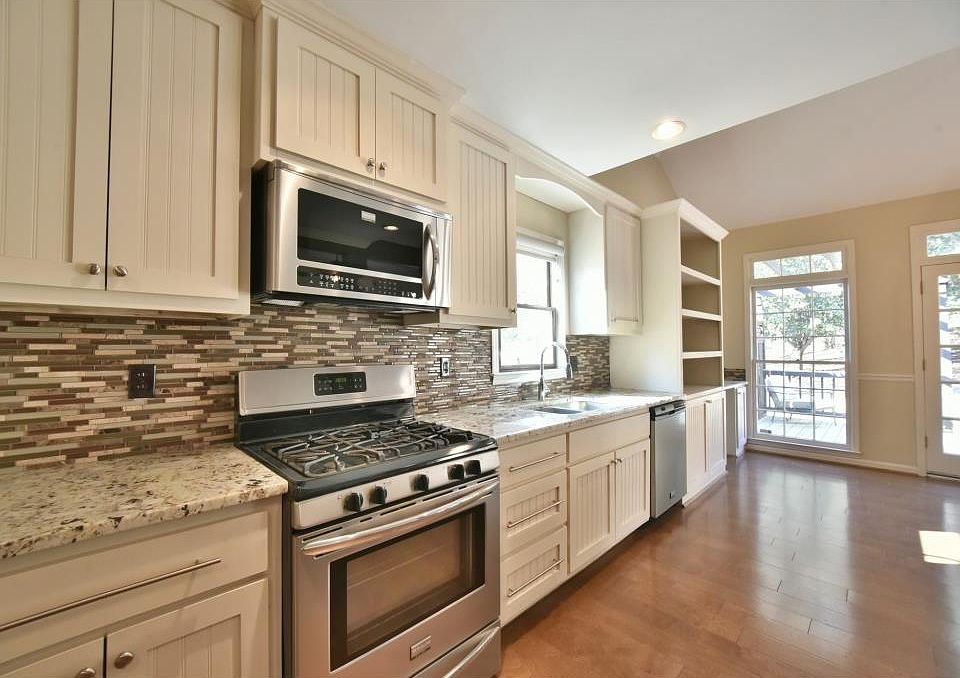 2nd image of 4140 Providence Sq