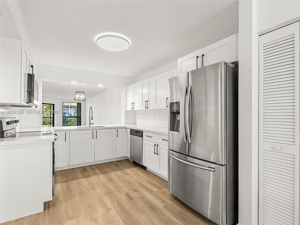 1st image of 7547 Fairfax Dr #210