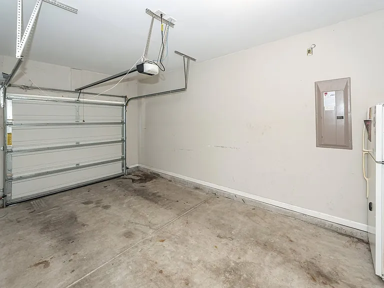484 Truman Dr — Photo 57