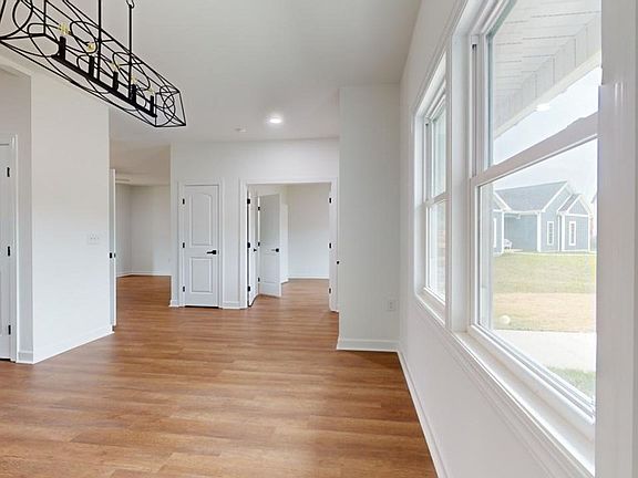 5th image of 103 Birch Cir