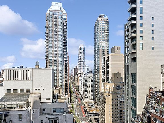 5th image of 167 E 61st St APT 25E