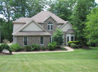 439 Black Walnut Dr, Mountain Top, PA 18707