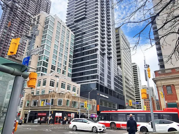 395 Bloor St E #2109, Toronto, ON M4W 0B4