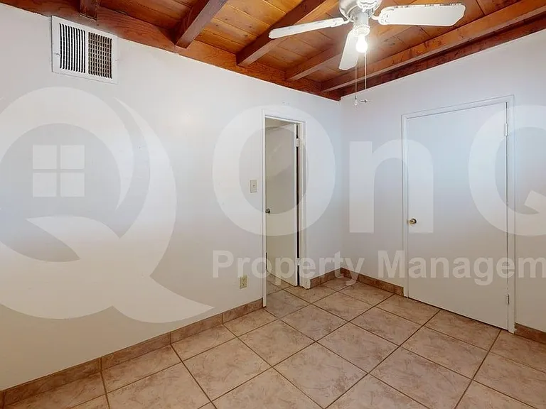 3564 E Kleindale Rd #C — Photo 6