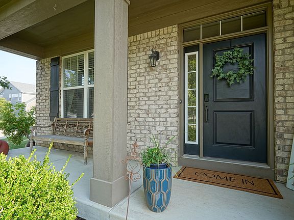 3rd image of 15736 Lawton Square Dr