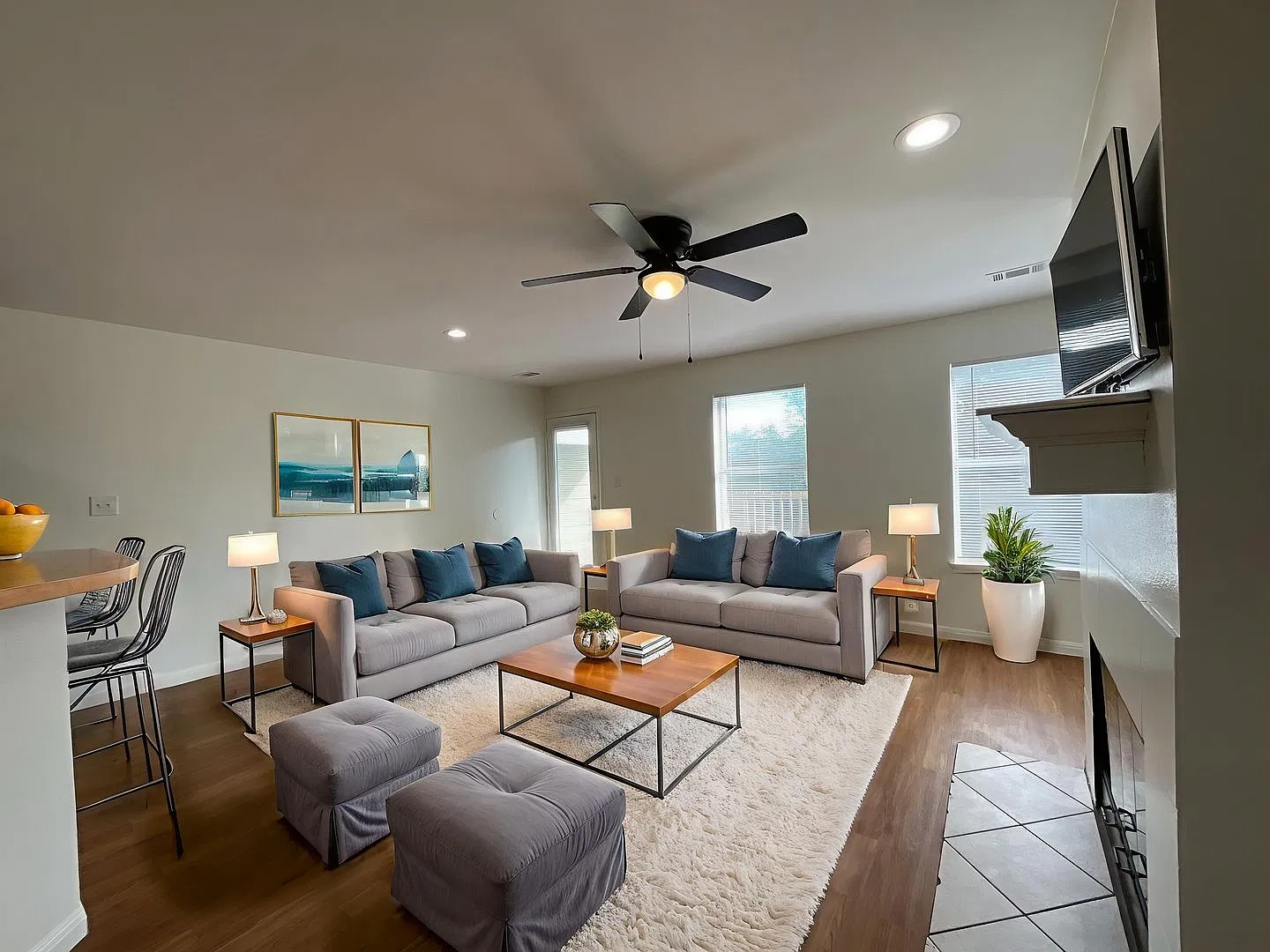 Coming Soon -Move In Special-Stunning 2 Bedroom/ 2-Bathroom First Floor Apartment With Amazing Vi... — Photo 4