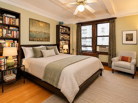 3rd image of 120 W 58th St APT 6B