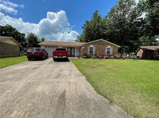 841 Stanford Dr, Sikeston, MO 63801