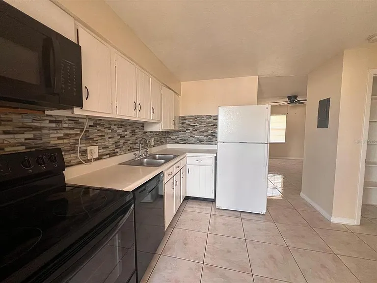 1665 W Oak Ridge Rd #C — Photo 13