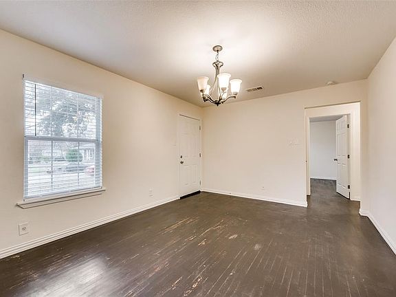 3rd image of 1604 Axe Dr