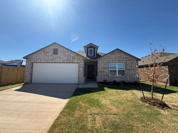 4017 Dutch Ln, Mustang, OK