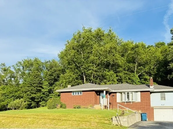 2434 Racetrack Rd, New Stanton, PA 15672