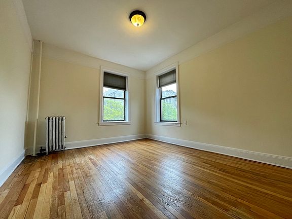 3rd image of 2106 33rd St APT C3