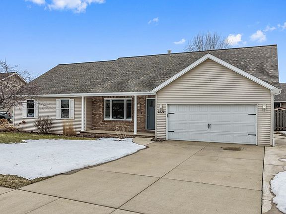 2nd image of 2332 Oak Ridge Cir