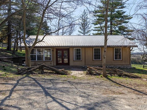 3rd image of 2104 Grand Army Rd