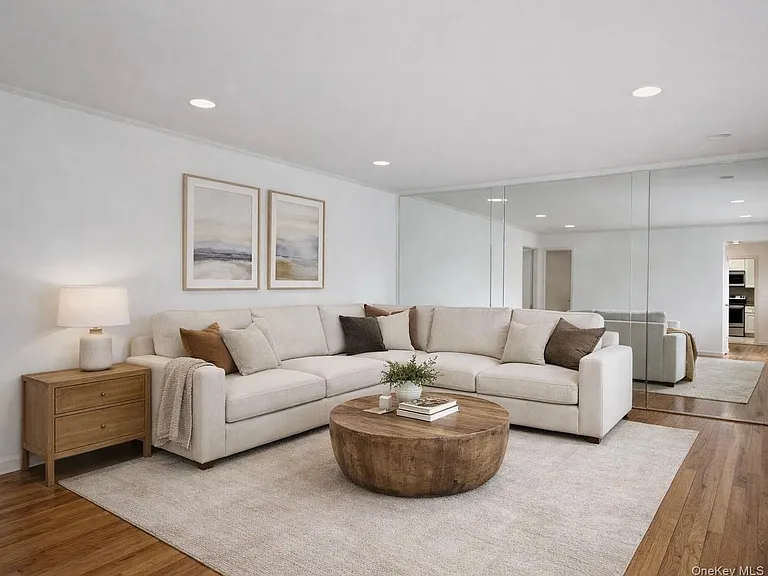 31 Evelyn Ln — Photo 3