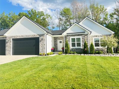 6210 Woodridge Ln, Grand Blanc, MI, 48439