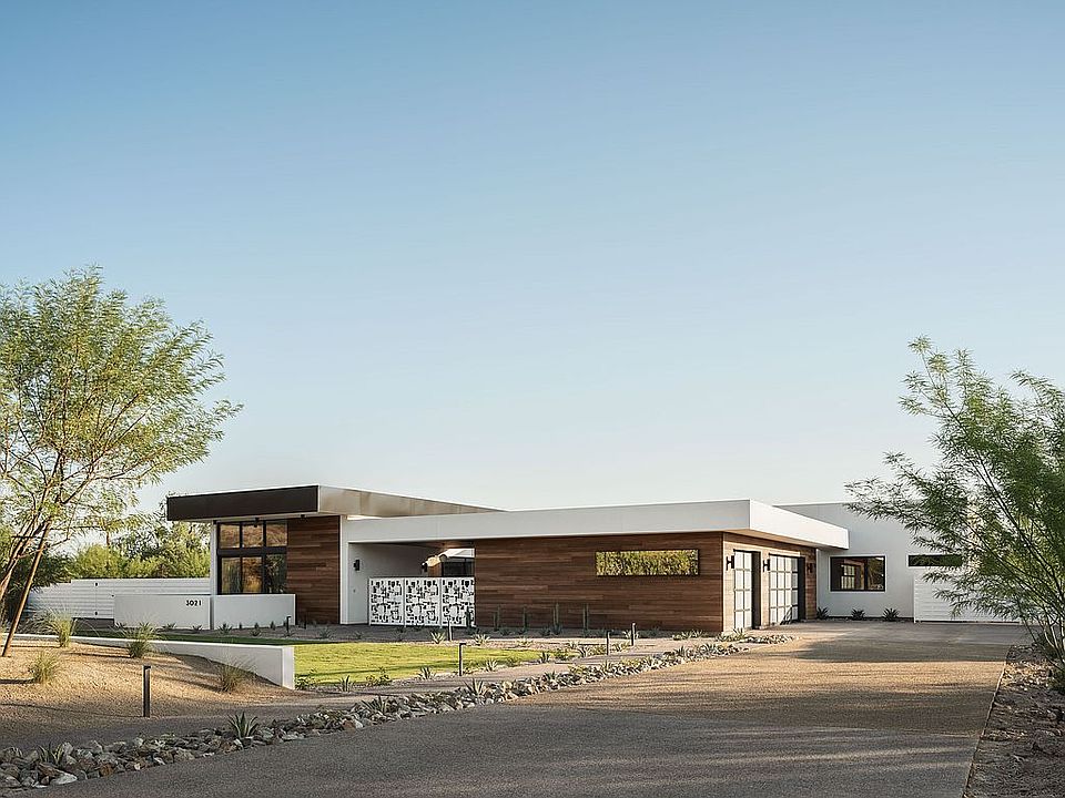 1st image of 3021 E San Miguel Ave