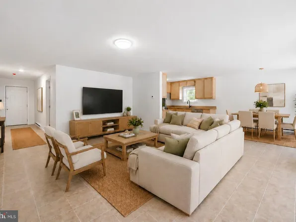 3111 Briarwood Dr, Tobyhanna, PA 18466