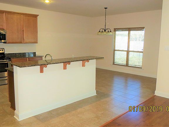 4th image of 932 Woodsprings Ct