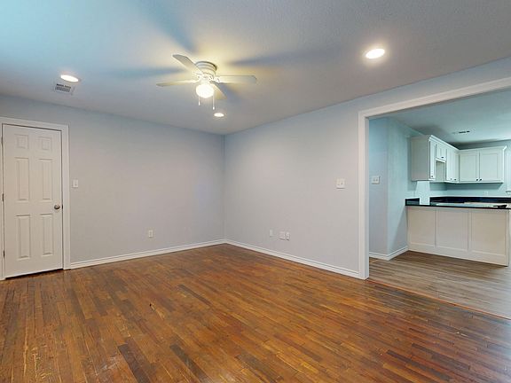 4th image of 2620 W Washington St