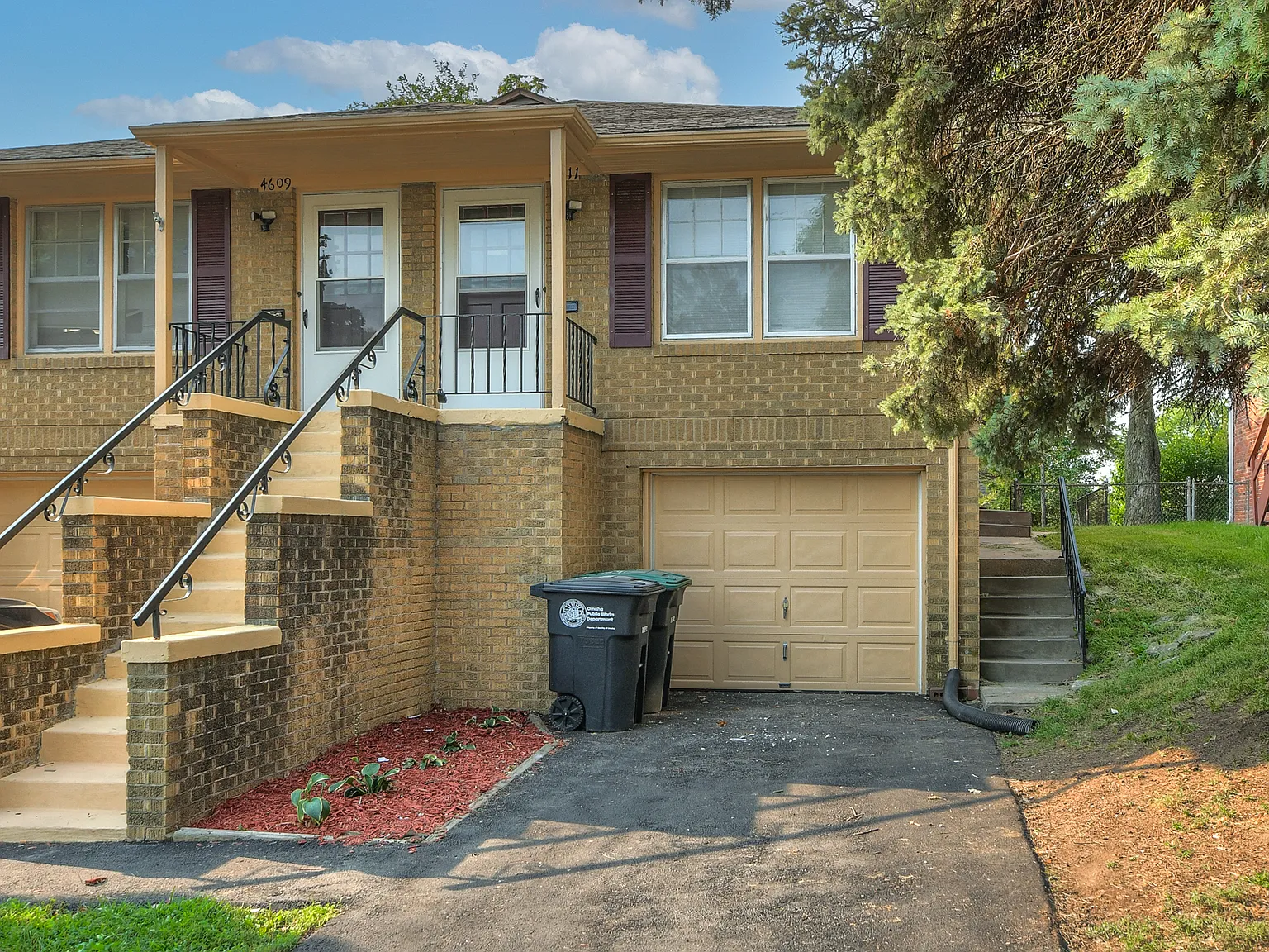 2 bed, 748 sqft, $1,350 — Photo 2