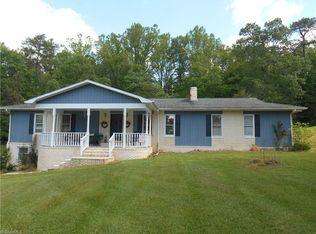 185 Cedar Knoll Dr, Mount Airy, NC 27030