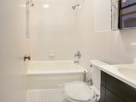 5th image of 219 E 94th St APT 2A