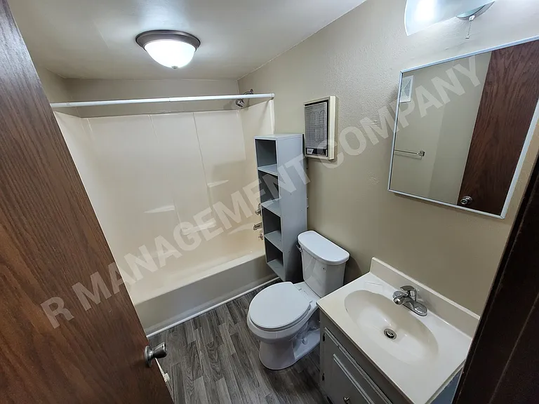 305 E Main St #1/2 — Photo 5