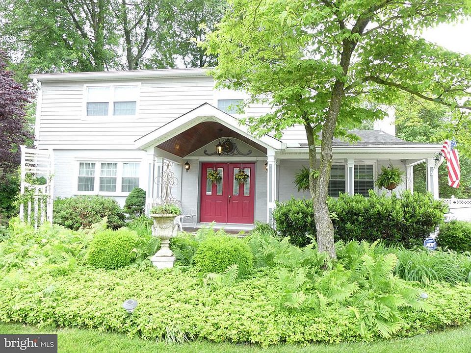 1st image of 309 Bond Ave
